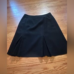Suit skirt with pretty black pleats